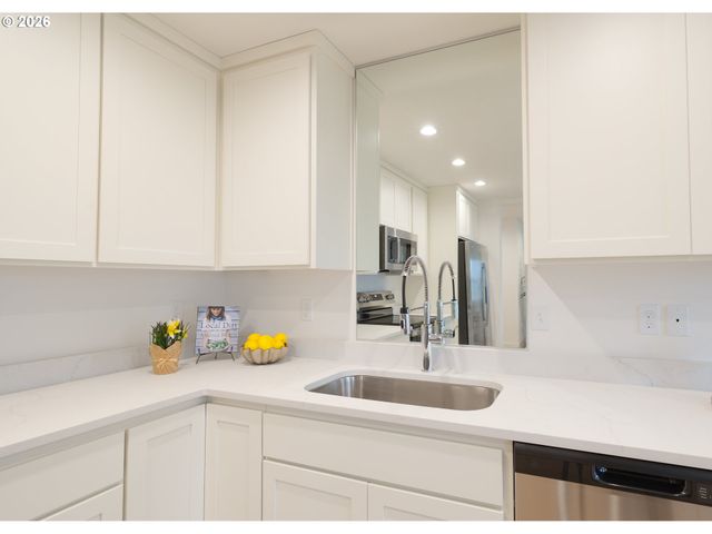 944 H Ave, Seaside, OR 97138