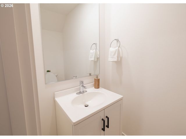 944 H Ave, Seaside, OR 97138