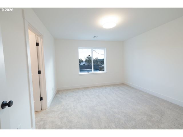 944 H Ave, Seaside, OR 97138