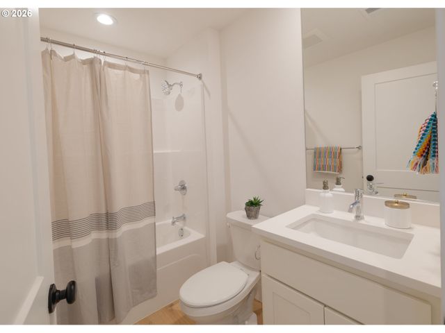 944 H Ave, Seaside, OR 97138