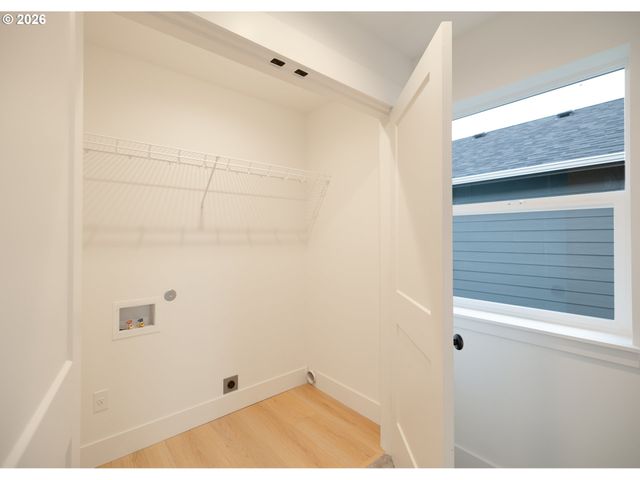 944 H Ave, Seaside, OR 97138