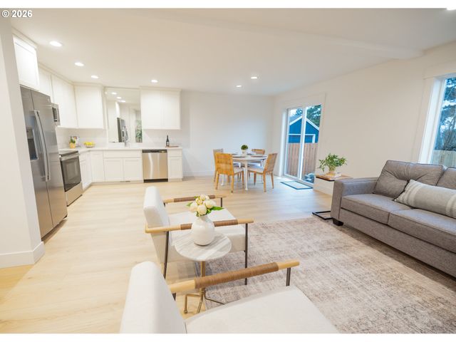 944 H Ave, Seaside, OR 97138