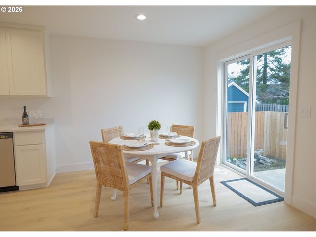 944 H Ave, Seaside, OR 97138