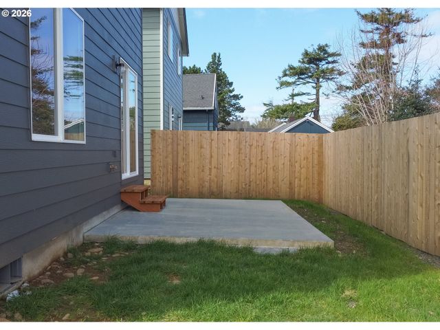 944 H Ave, Seaside, OR 97138