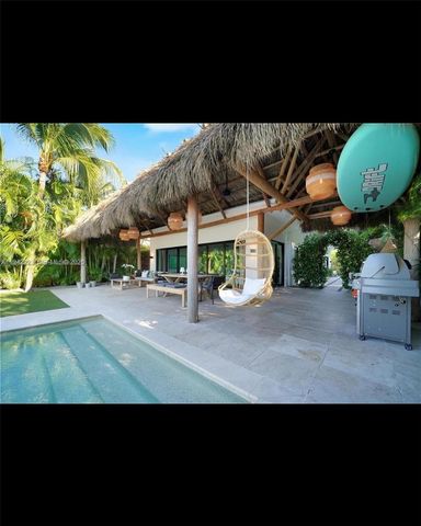 811 86th St, Miami Beach, FL 33141