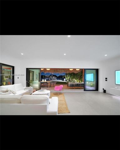 811 86th St, Miami Beach, FL 33141