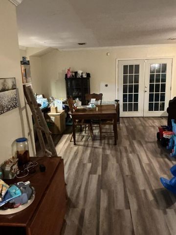 517 N Lake Avenue, Eagle Lake, TX 77434