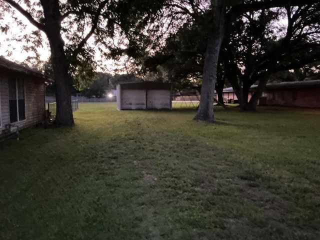 517 N Lake Avenue, Eagle Lake, TX 77434