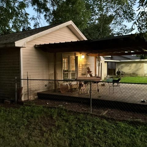 517 N Lake Avenue, Eagle Lake, TX 77434