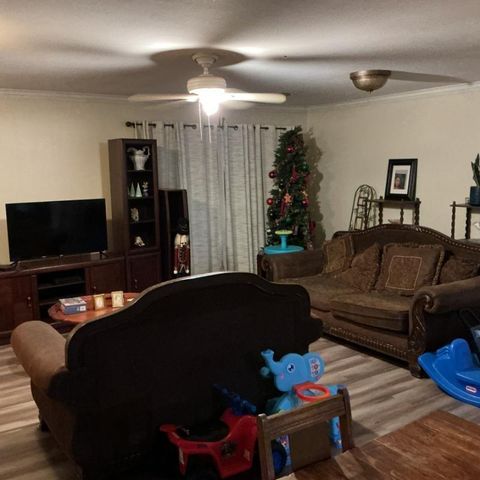 517 N Lake Avenue, Eagle Lake, TX 77434