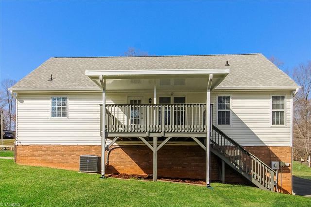 6900 Salem Quarter Road, Belews Creek, NC 27009