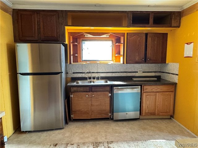 6474 Hamilton Drive, Evans, NY 14047