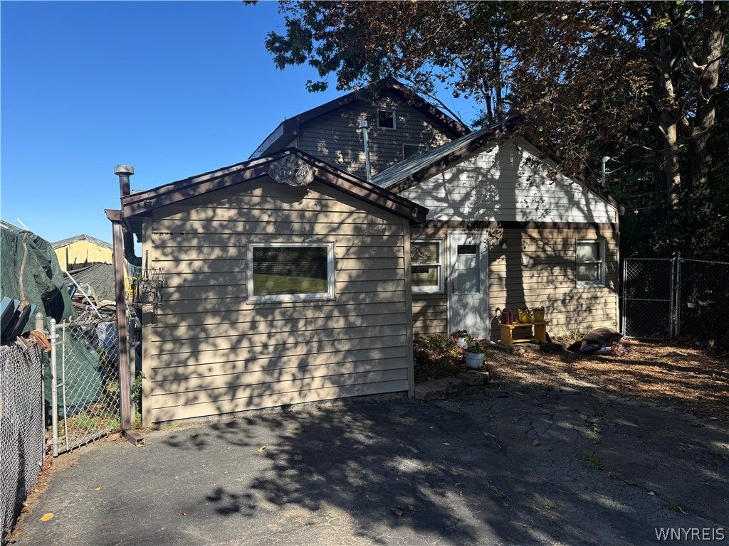 6474 Hamilton Drive, Evans, NY 14047