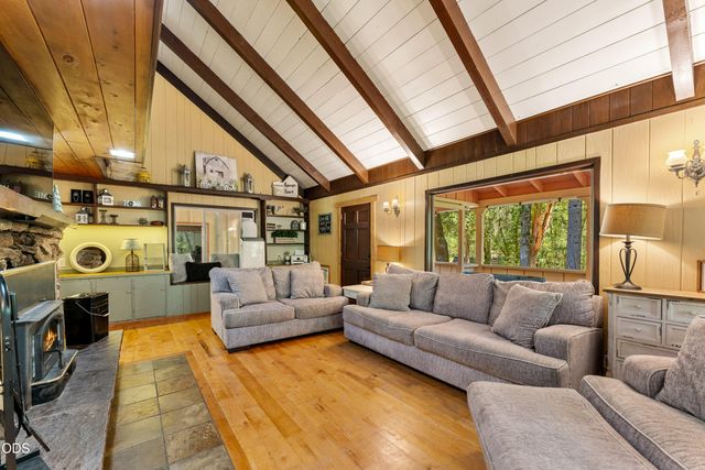 6907 Bear Branch Road, Rogue River, OR 97537