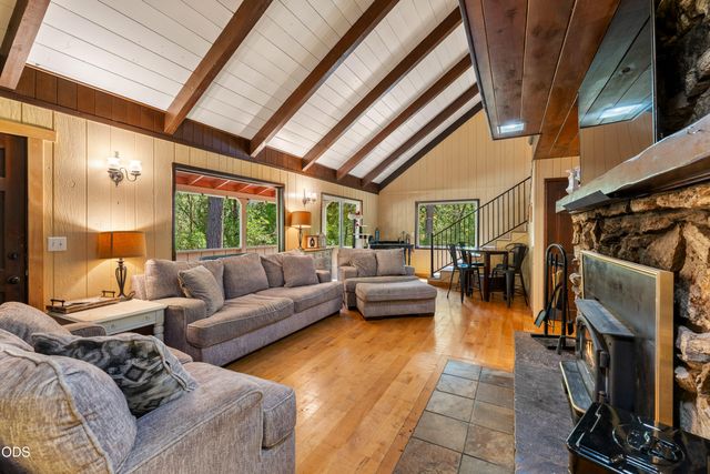 6907 Bear Branch Road, Rogue River, OR 97537