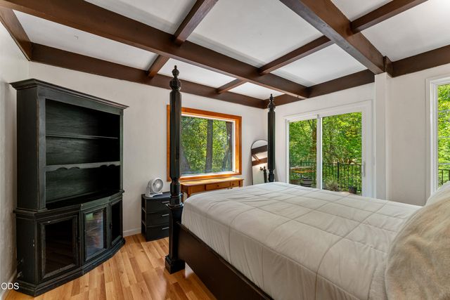 6907 Bear Branch Road, Rogue River, OR 97537