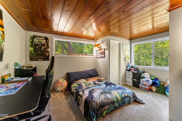 6907 Bear Branch Road, Rogue River, OR 97537