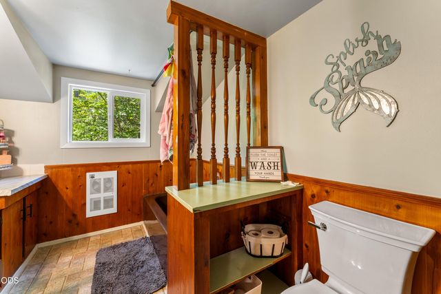 6907 Bear Branch Road, Rogue River, OR 97537
