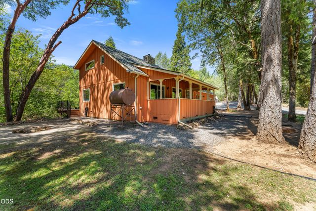 6907 Bear Branch Road, Rogue River, OR 97537