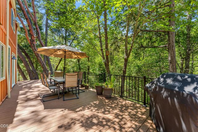 6907 Bear Branch Road, Rogue River, OR 97537