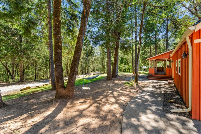 6907 Bear Branch Road, Rogue River, OR 97537