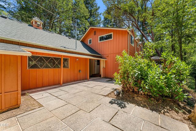 6907 Bear Branch Road, Rogue River, OR 97537