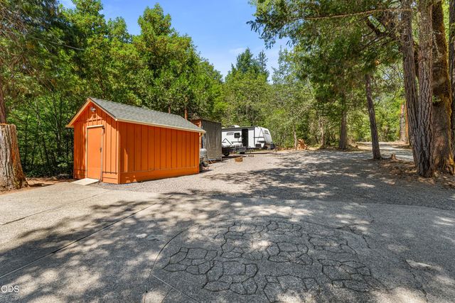 6907 Bear Branch Road, Rogue River, OR 97537