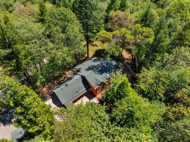 6907 Bear Branch Road, Rogue River, OR 97537