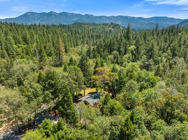 6907 Bear Branch Road, Rogue River, OR 97537