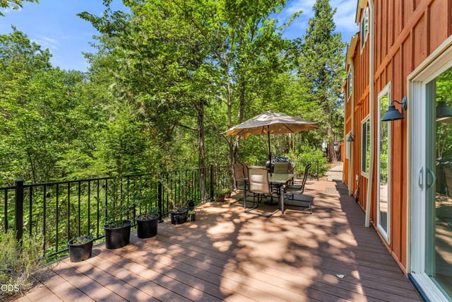 6907 Bear Branch Road, Rogue River, OR 97537