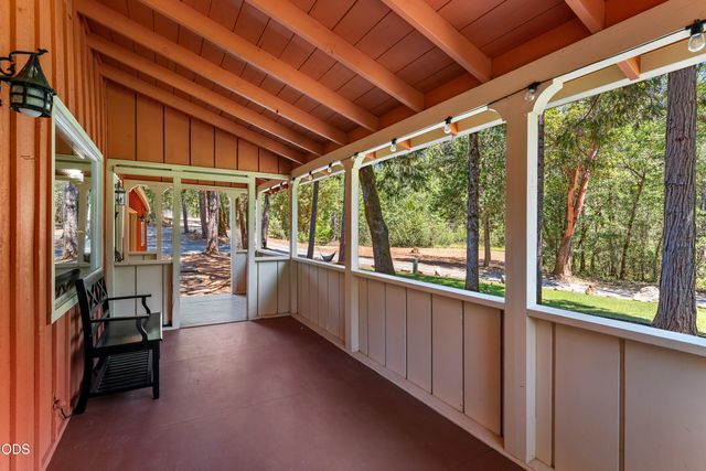 6907 Bear Branch Road, Rogue River, OR 97537