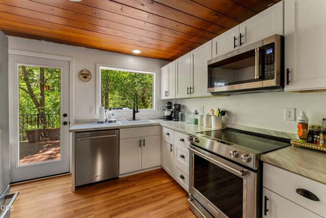 6907 Bear Branch Road, Rogue River, OR 97537