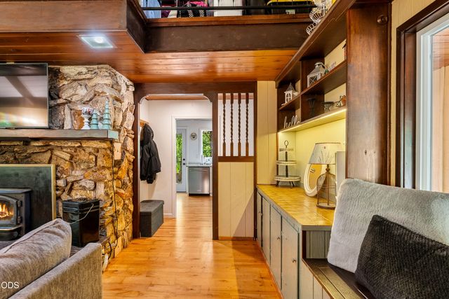 6907 Bear Branch Road, Rogue River, OR 97537
