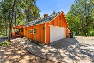 6907 Bear Branch Road, Rogue River, OR 97537