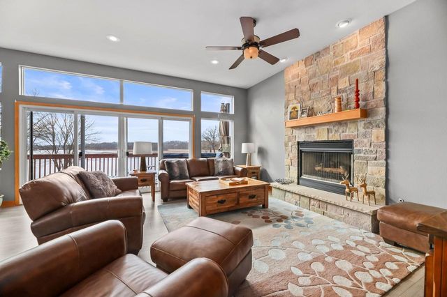 29149 White Oak LANE, Waterford, WI 53185