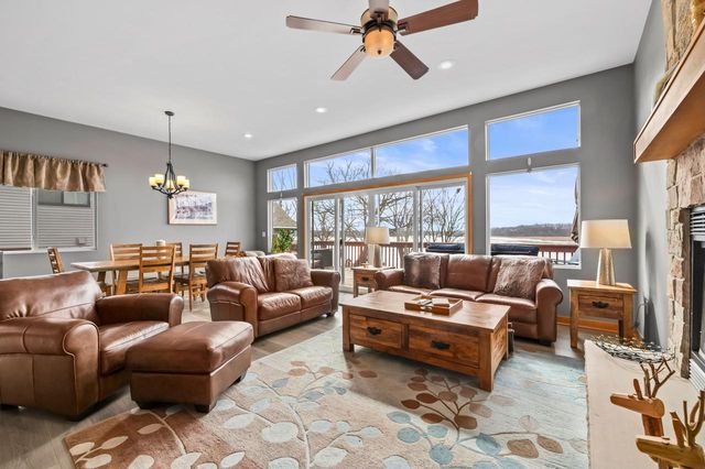 29149 White Oak LANE, Waterford, WI 53185