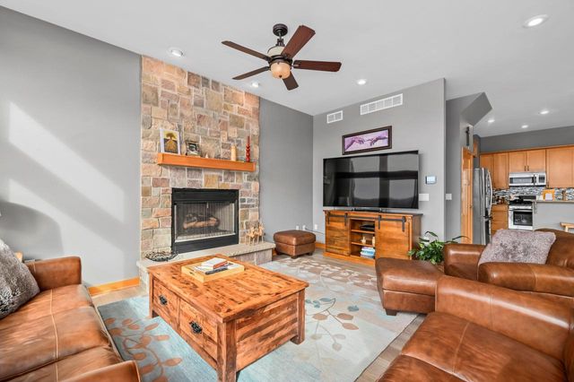 29149 White Oak LANE, Waterford, WI 53185