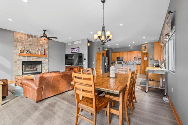 29149 White Oak LANE, Waterford, WI 53185