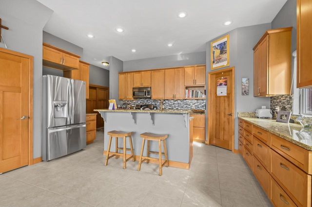 29149 White Oak LANE, Waterford, WI 53185