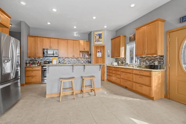 29149 White Oak LANE, Waterford, WI 53185