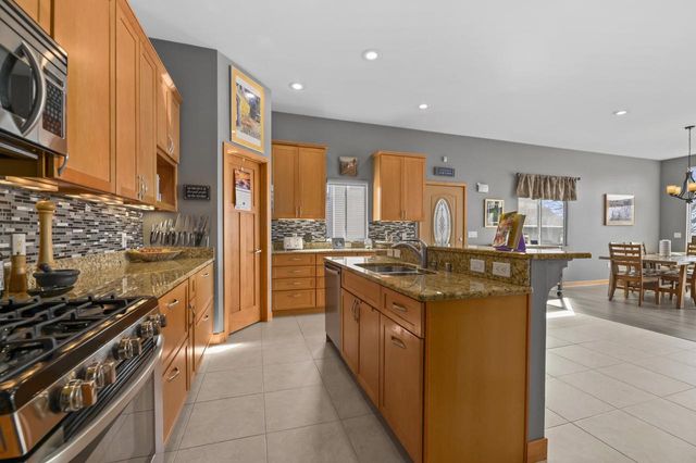 29149 White Oak LANE, Waterford, WI 53185