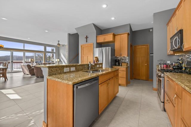 29149 White Oak LANE, Waterford, WI 53185