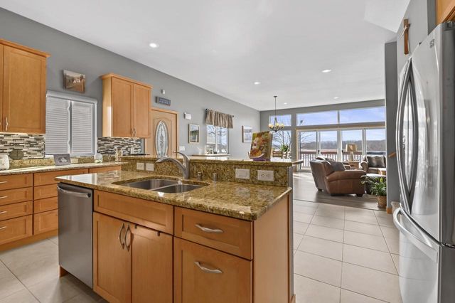 29149 White Oak LANE, Waterford, WI 53185