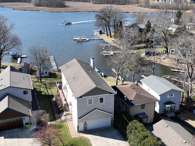 29149 White Oak LANE, Waterford, WI 53185