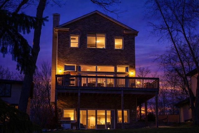 29149 White Oak LANE, Waterford, WI 53185