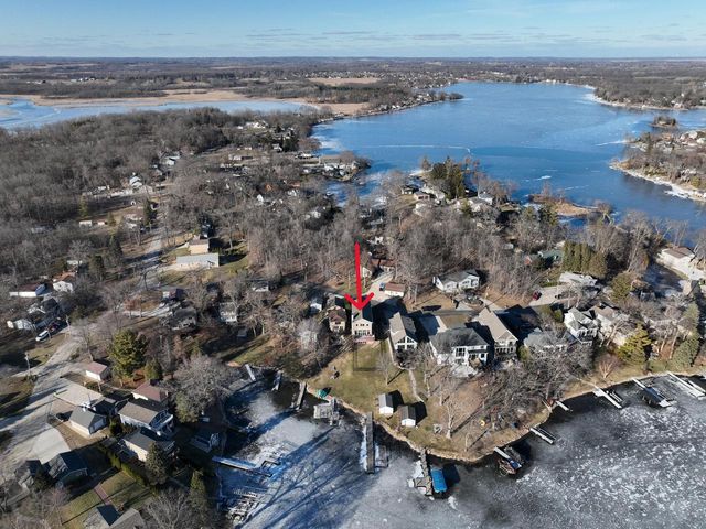 29149 White Oak LANE, Waterford, WI 53185