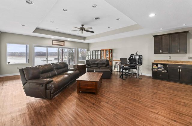 29149 White Oak LANE, Waterford, WI 53185