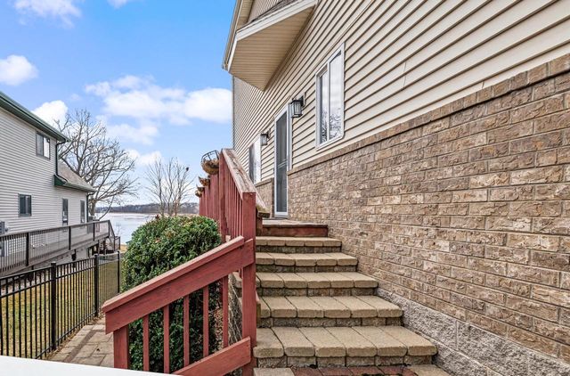 29149 White Oak LANE, Waterford, WI 53185