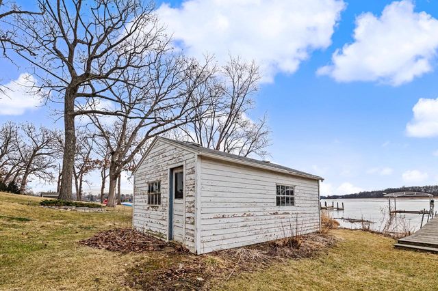 29149 White Oak LANE, Waterford, WI 53185