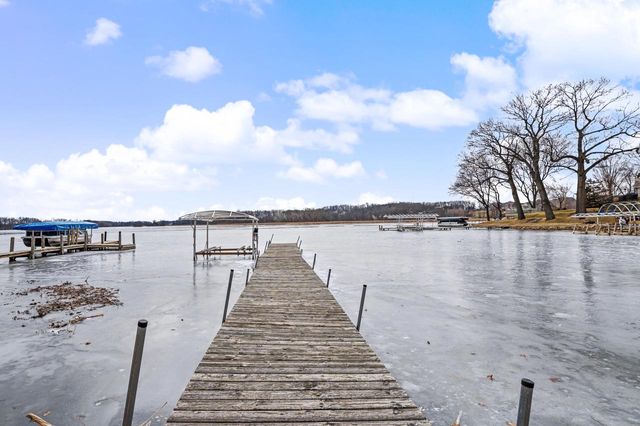 29149 White Oak LANE, Waterford, WI 53185